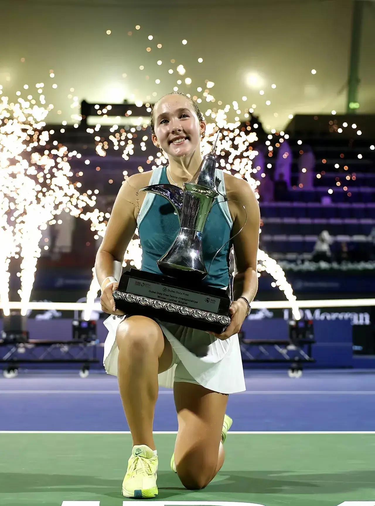 ATP总决赛力克拉沃尔杯，西西帕斯关键制胜